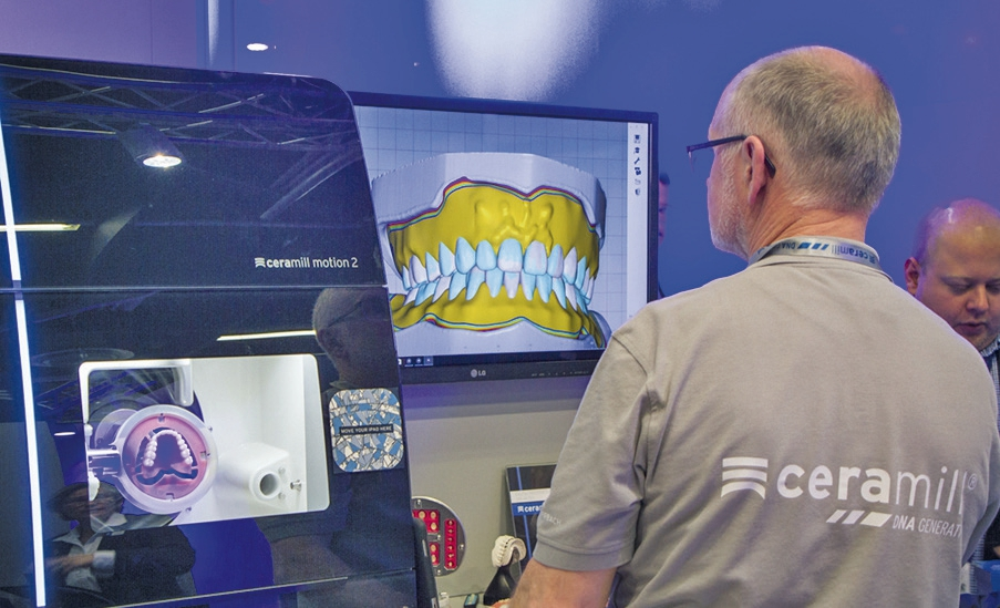 Abb. 11: Zukunft digitale Totalprothetik. Reges Interesse am Stand von Amann Girrbach.